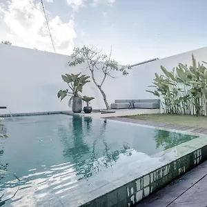 https://milestone-villa.hotelsseminyak.net
